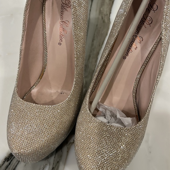 Shimmery Gold High Heel Platform Pumps,NWT, sz 9 - Picture 7 of 13